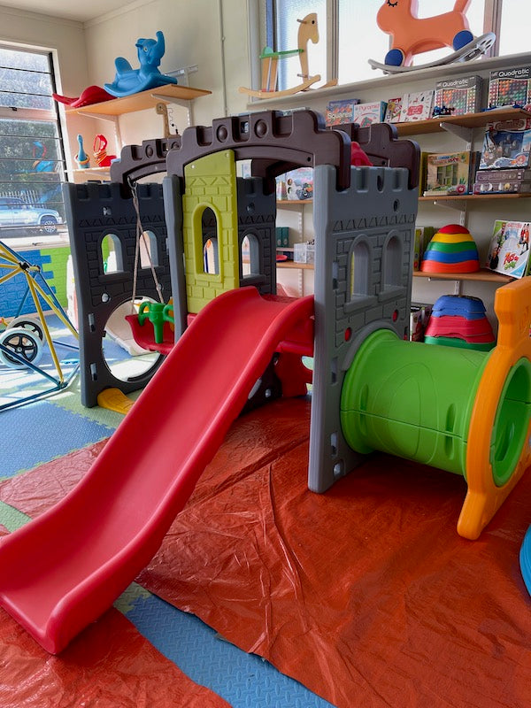 Castle Fort with Tunnel and Swing -ex Showroom PICK UP ONLY