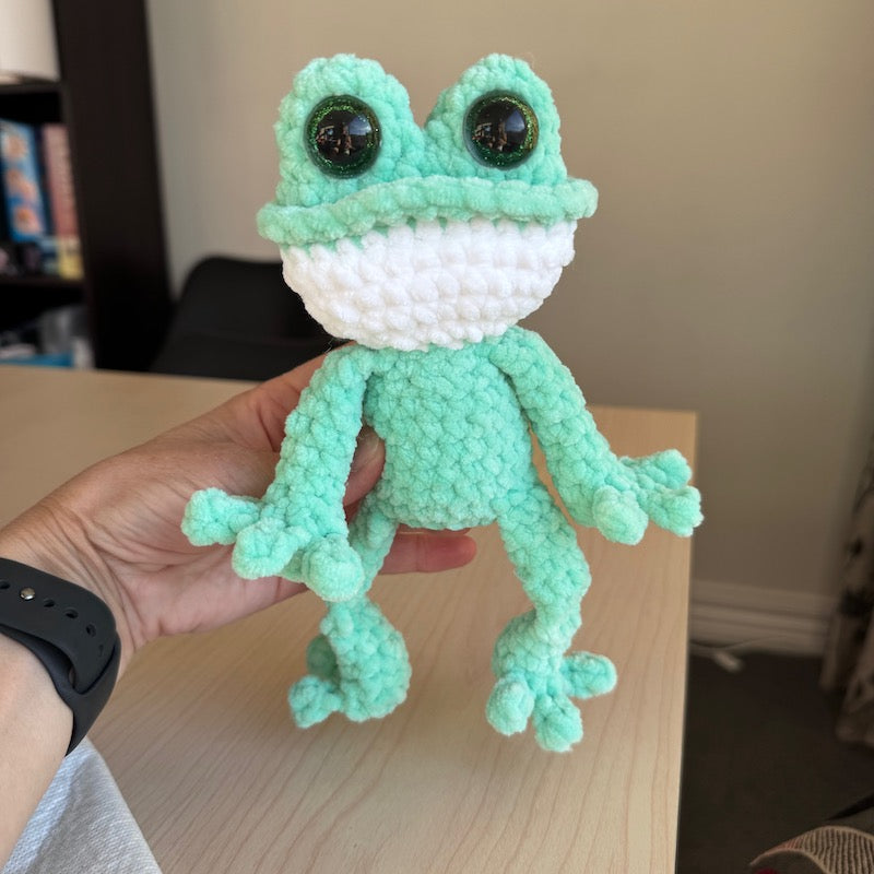 Crochet Frog Green/white