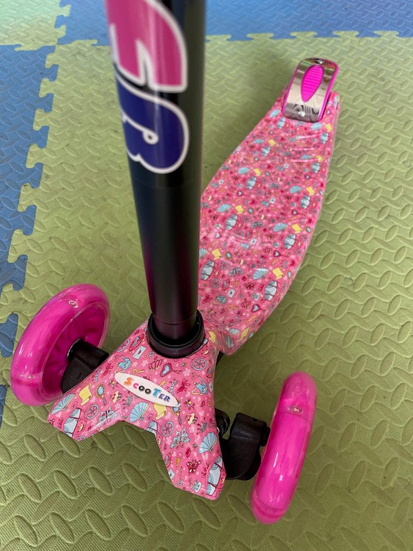 Kids Kick Scooter with LED Wheels