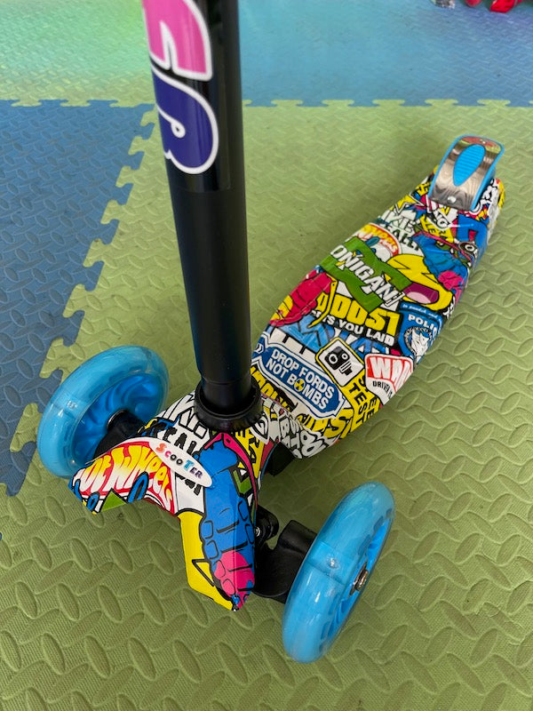Kids Kick Scooter with LED Wheels