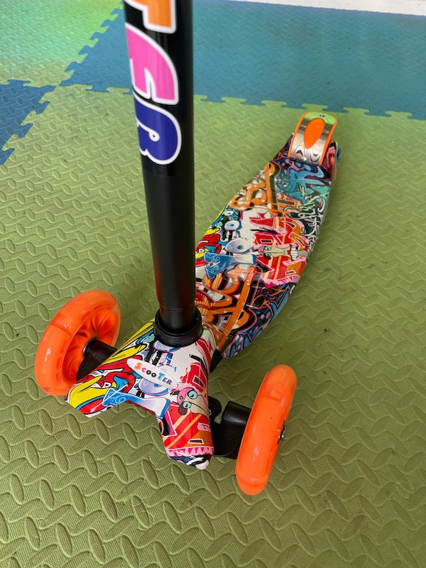 Kids Kick Scooter with LED Wheels