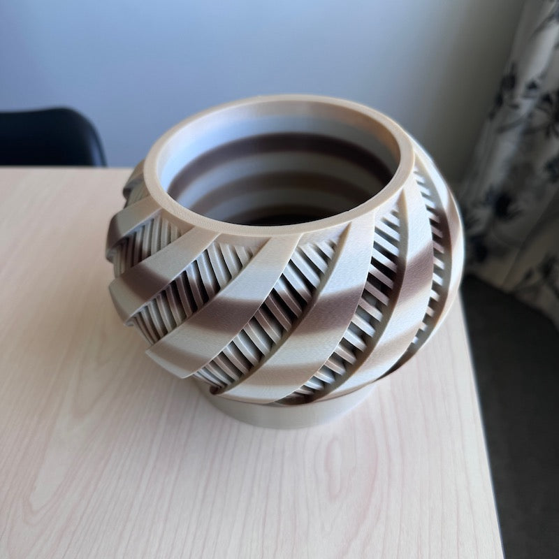 Krato Planter Pot - neutral colours