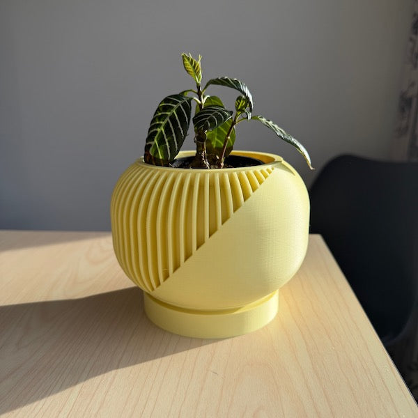 Narvo Planter Pot butter yellow