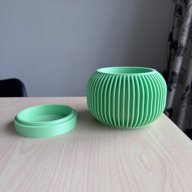 Narvo Planter Pot matte pastel green