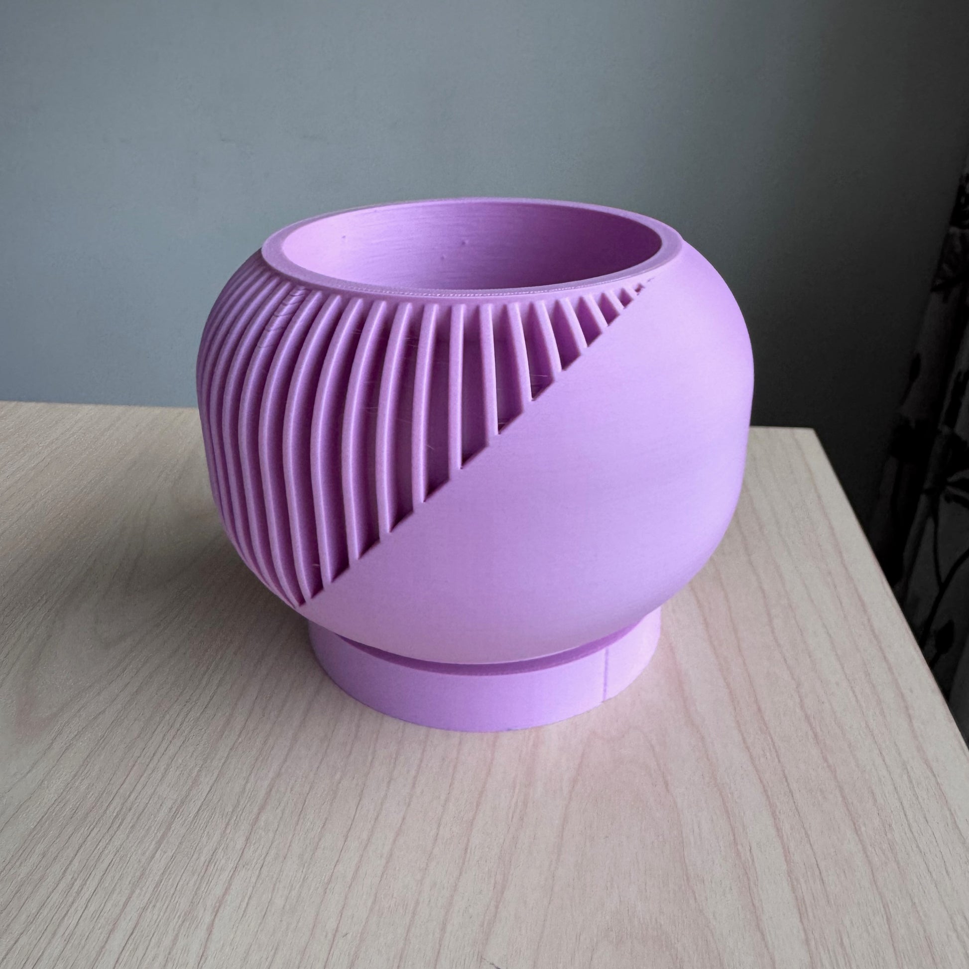 Narvo Planter Pot matte purple